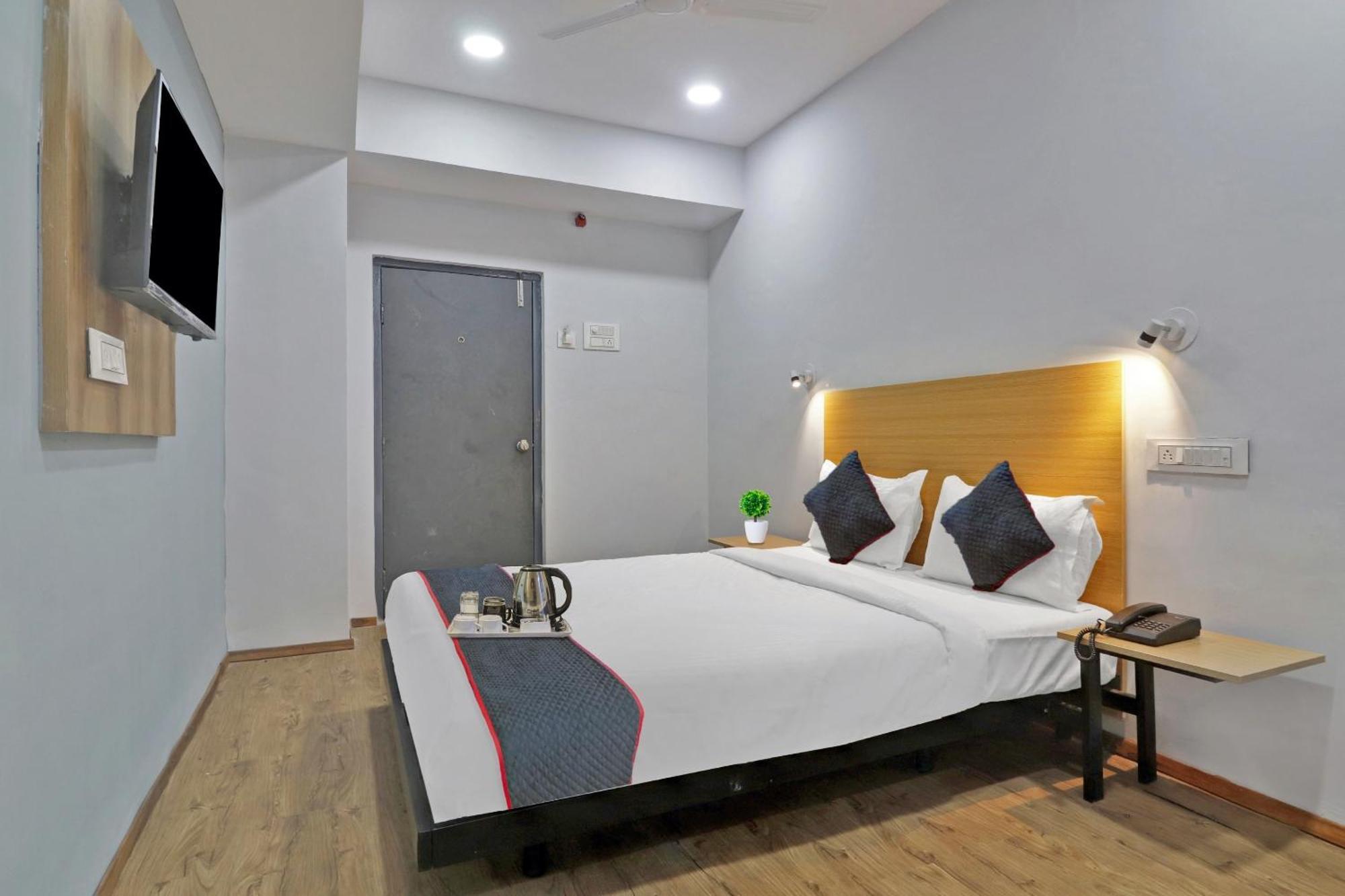 Townhouse S Continental Hotell Hyderabad Exteriör bild