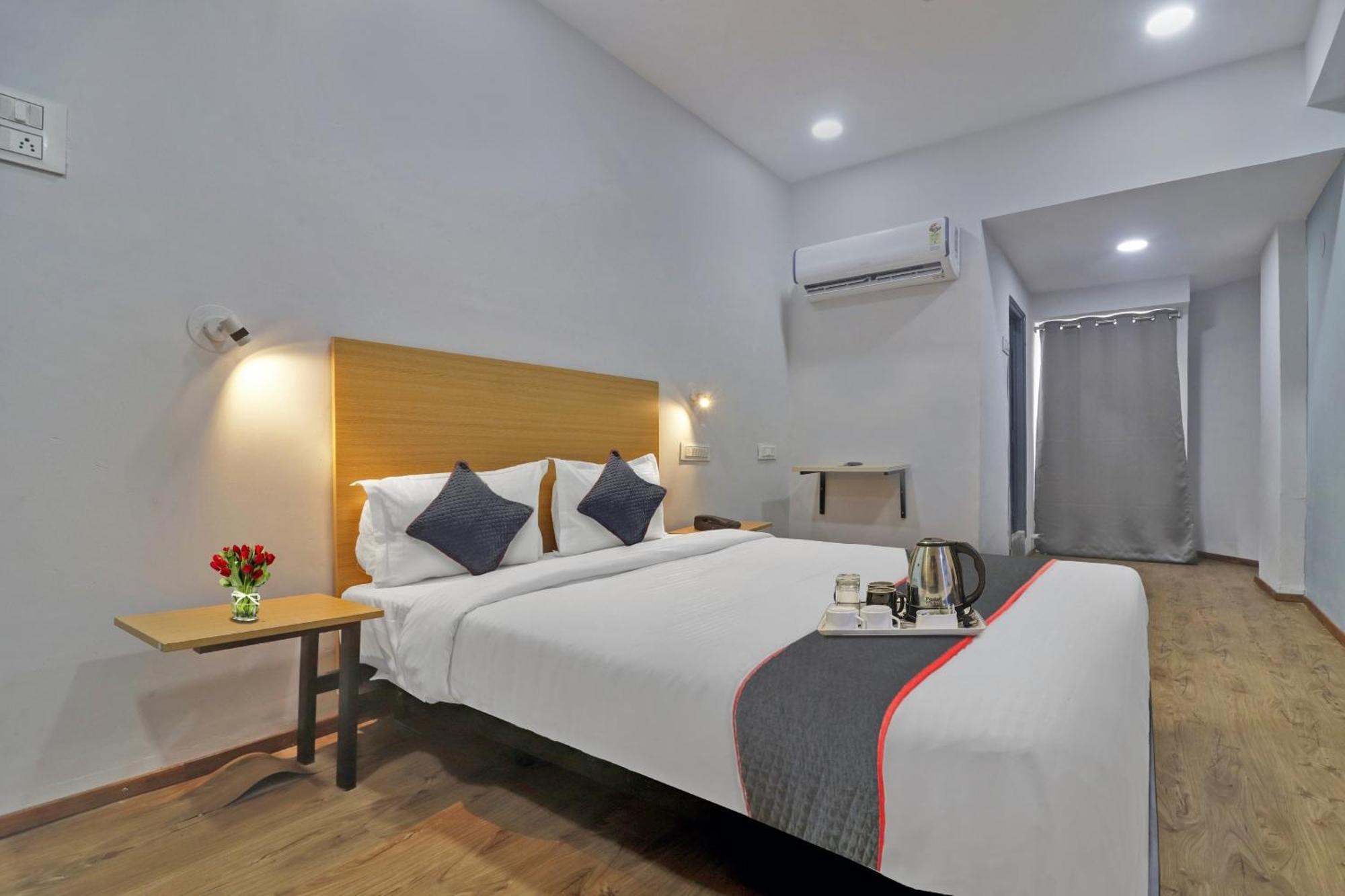 Townhouse S Continental Hotell Hyderabad Exteriör bild
