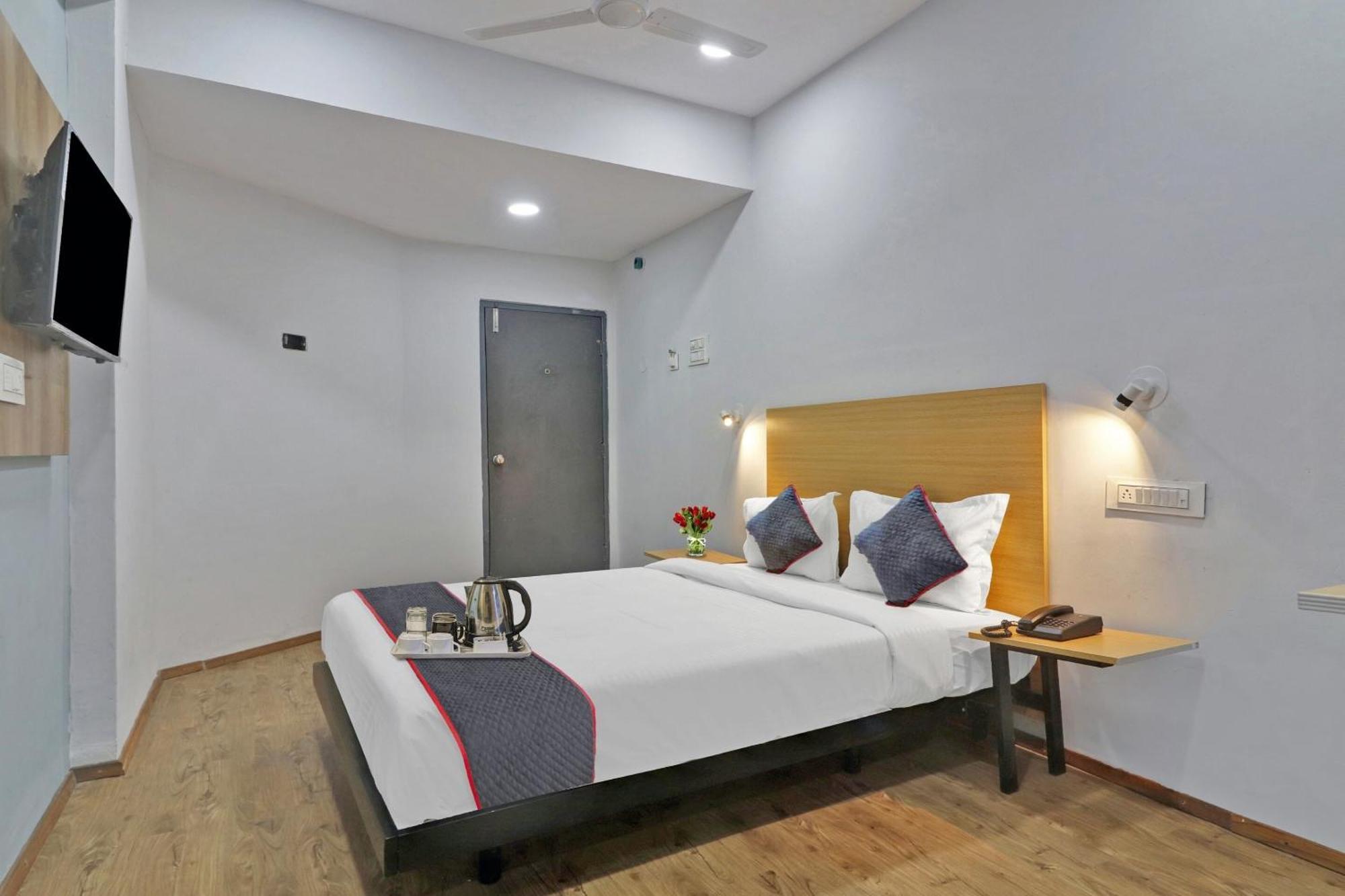Townhouse S Continental Hotell Hyderabad Exteriör bild